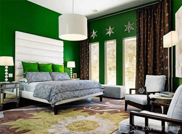 Зеленые обои в спальне какие шторы подойдут