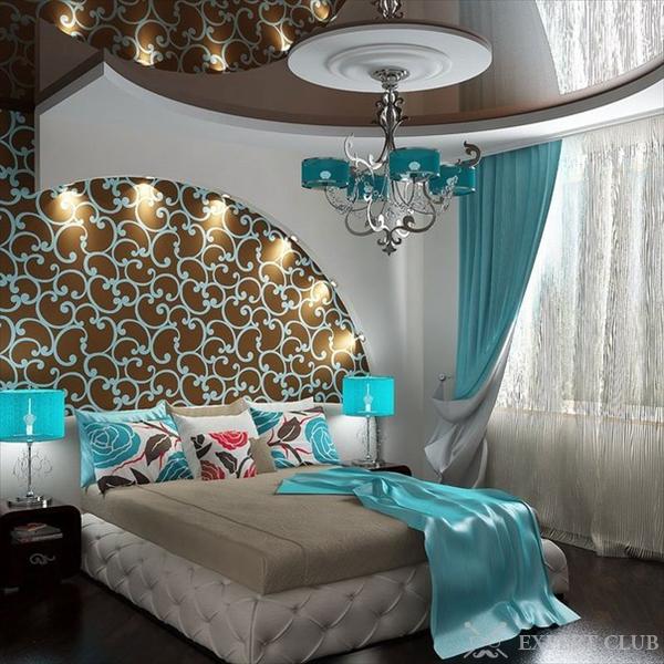 Спальня, оформленная в бирюзовом и коричневом цвете