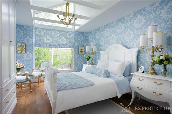 Роскошная спальня в голубых оттенках