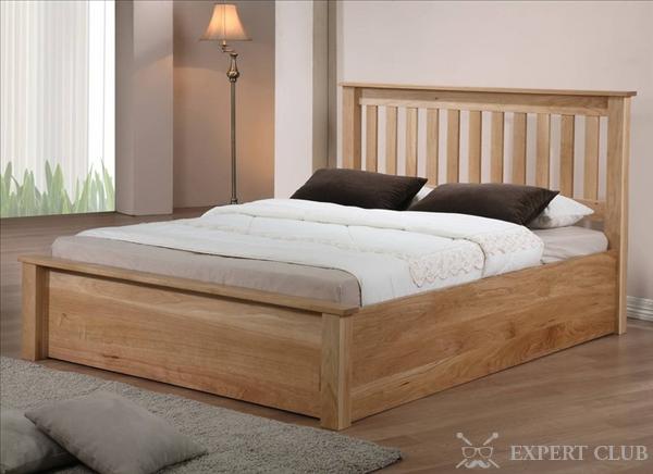 Кровать, изготовленная с использованием клееного массива