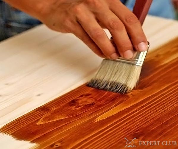 Покрытие дерева морилкой позволит проявить текстуру древесины