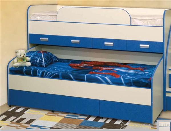 Идеальный вариант для двух мальчишек – шкафы и кровати, занимающие мало места