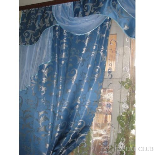 Голубые шторы – безвкусица или изюминка интерьера? 