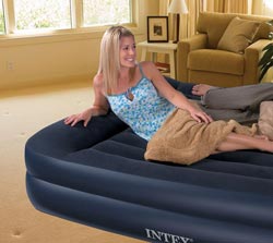 Двуспальная надувная кровать - это удобство и комфорт